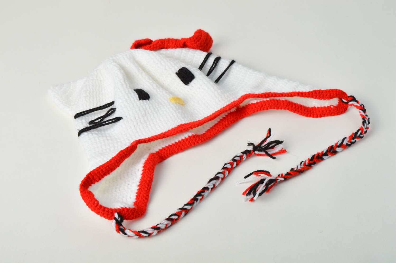 Gehäkelte Kindermütze handmade modisches Accessoire Mütze Katze weiß rot foto 2
