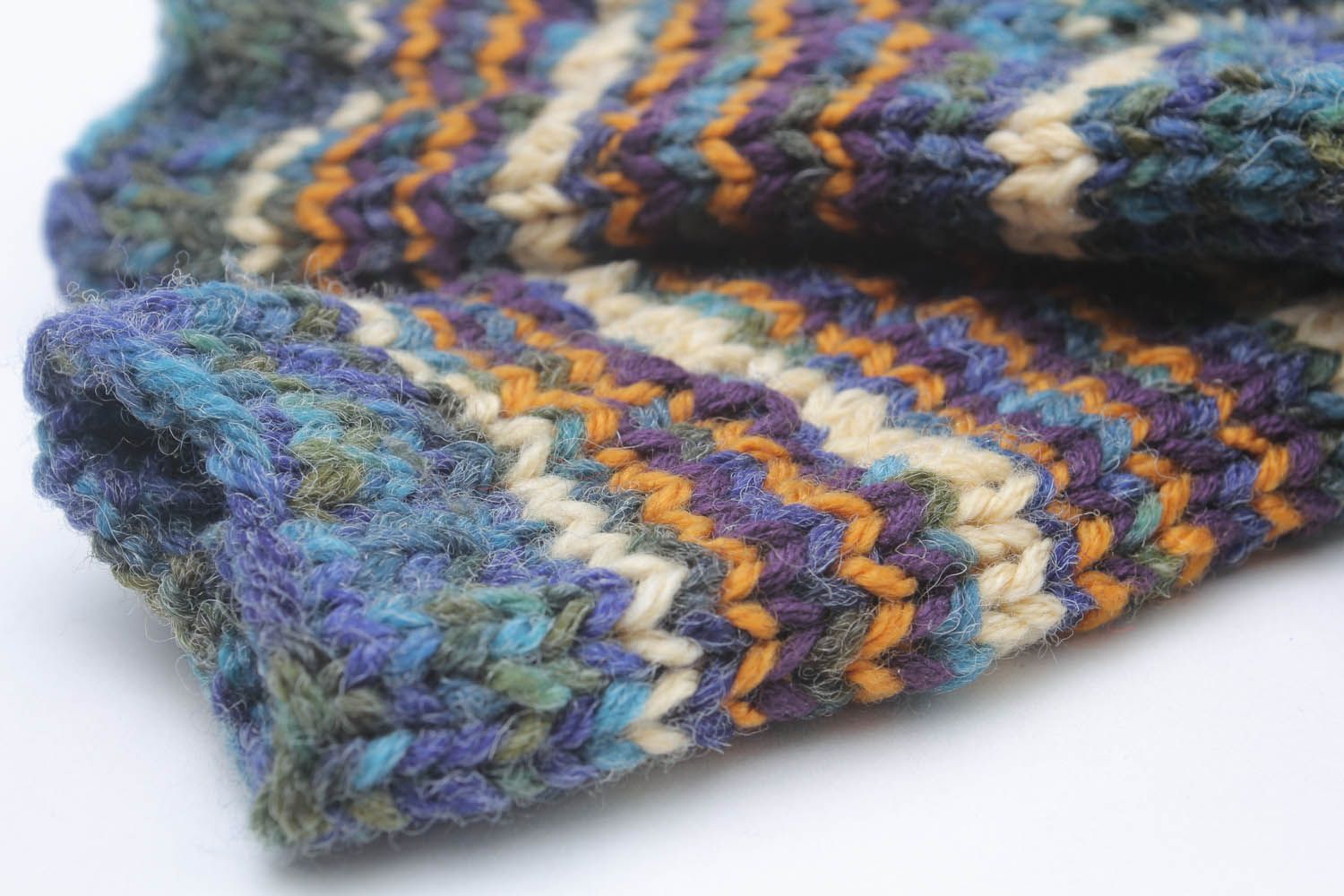 Chaussettes faites main tricotées en laine photo 2