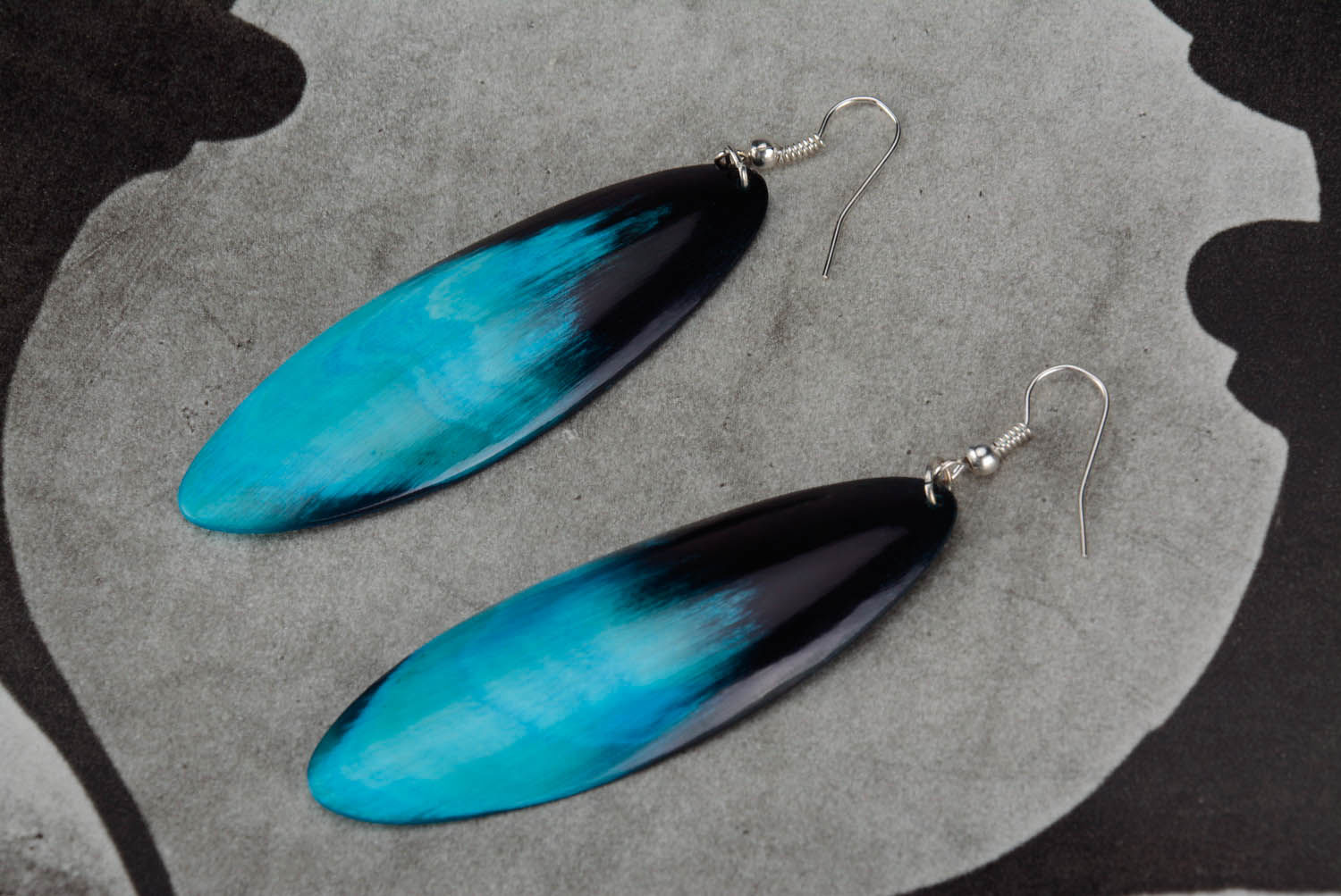 Long earrings made of polished horn photo 1