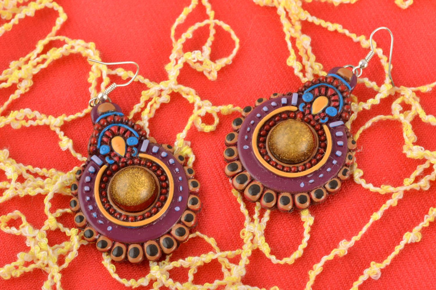 Belles boucles d'oreilles artisanales faites main style indien de pâte polymère photo 1