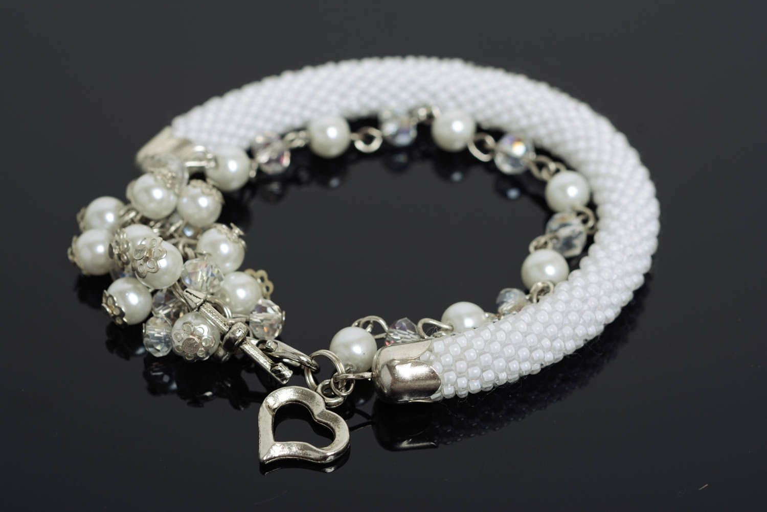 Elegant beautiful handmade white beaded bracelet with pearl-like beads photo 1