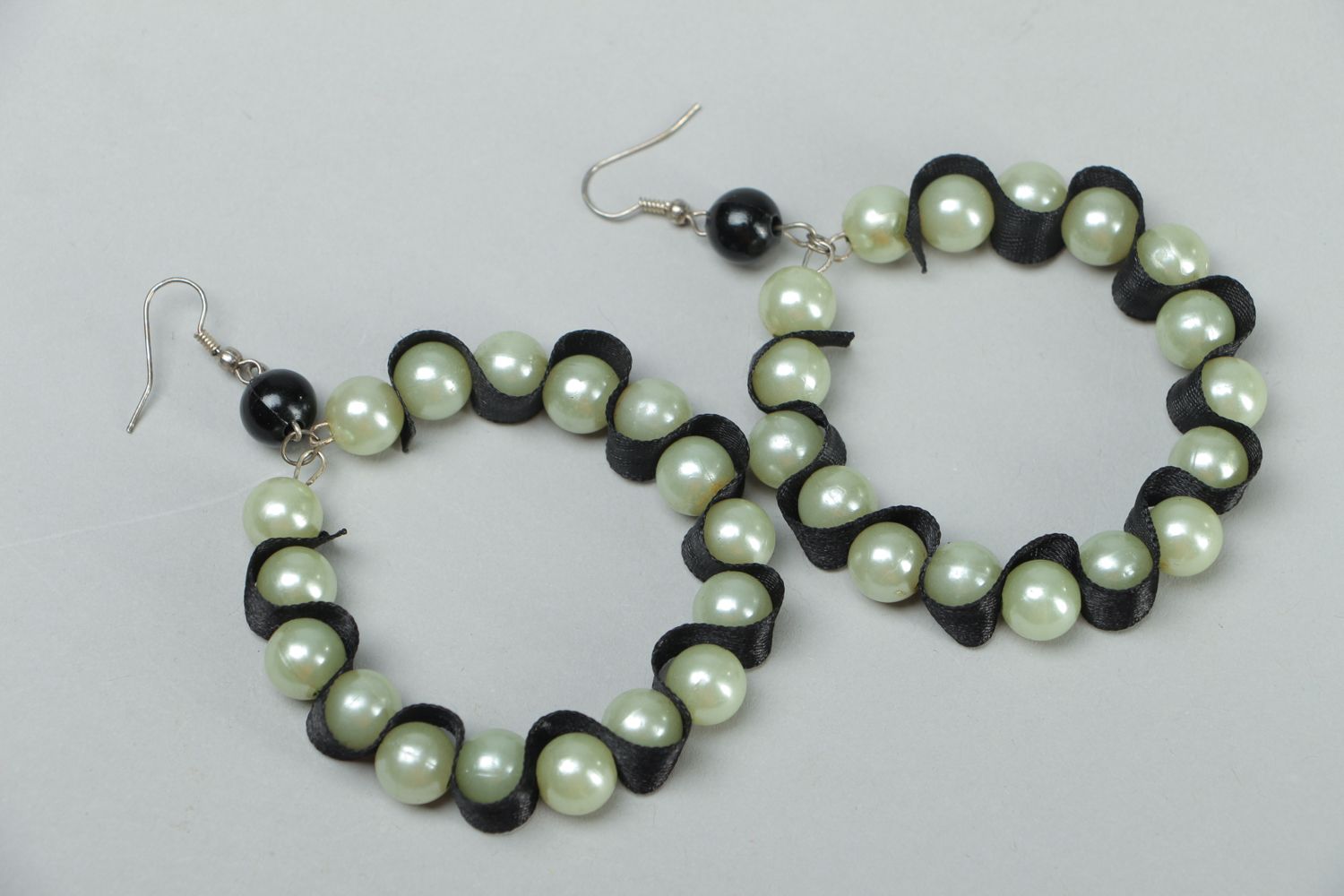 Large hoop earrings with pearl-like beads photo 1