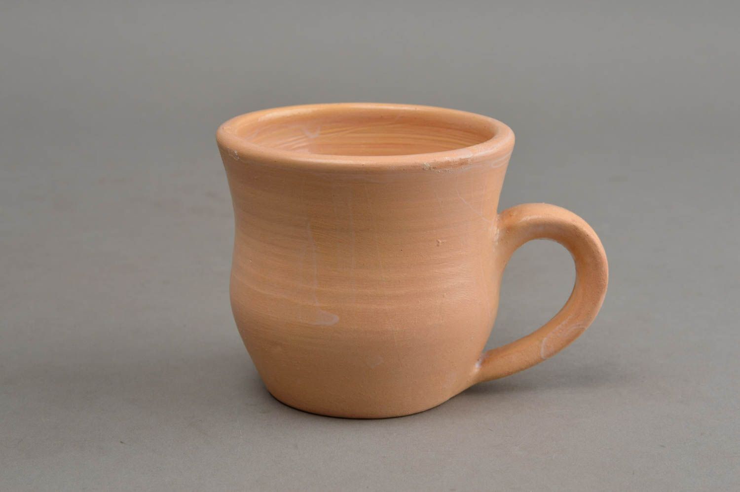 Глиняная чашка небольшая бежевая глазурованная 200 мл оригинальная ручной работы фото 2
