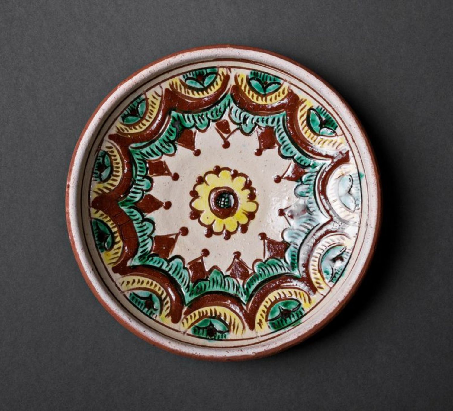 Настенная декоративная тарелка из глины фото 3