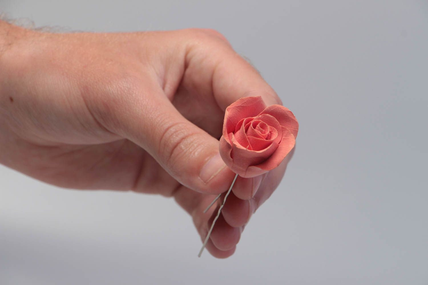 Шпилька для волос из полимерной глины с розой розовой ручной работы женская фото 5