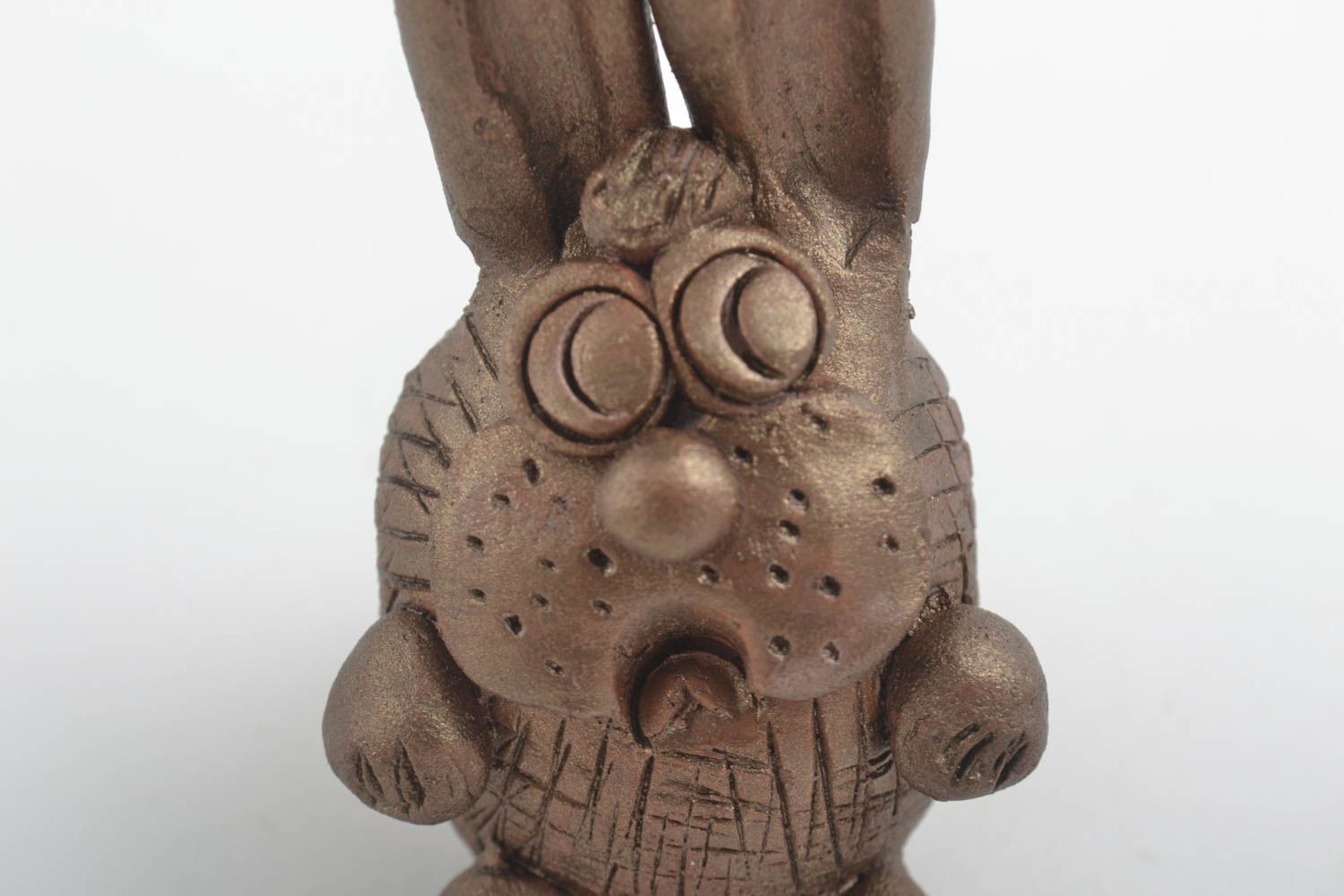 Figurina fatta a mano in ceramica lepre divertente souvenir di terracotta foto 2