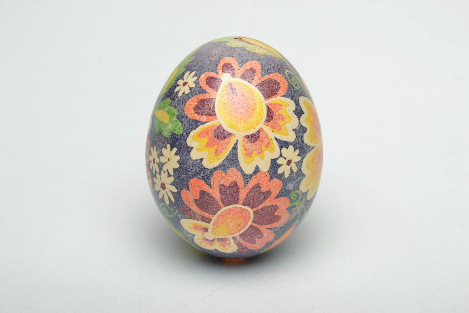 Beautiful handmade painted Easter egg photo 2