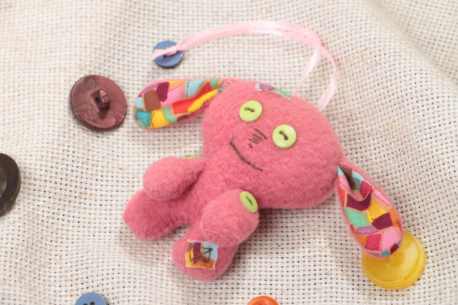 Мягка интерьерная подвеска игрушка с петелькой для ребенка розовая зайка хенд мейд фото 1