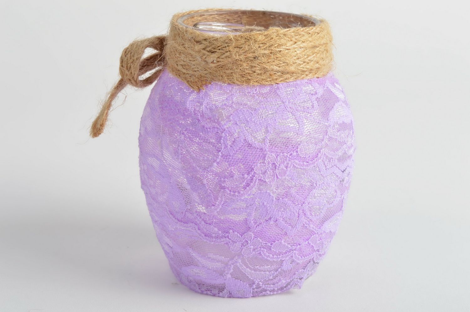 Petit vase décoratif en verre orné de dentelle et ficelle fait main mauve photo 4