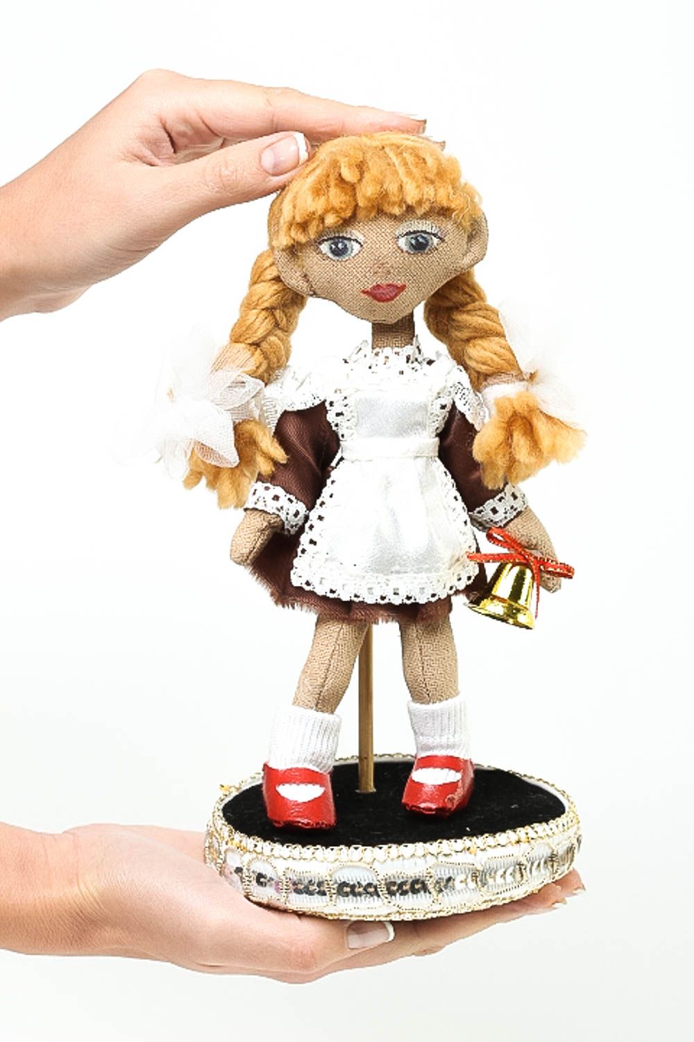 Кукла ручной работы авторская кукла хлопковая коллекционная кукла на подставке фото 5