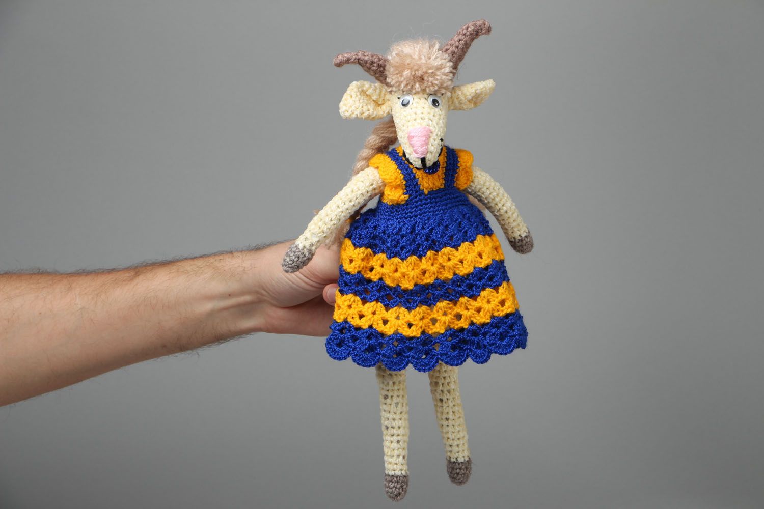Poupée tricotée chèvre faite main photo 5