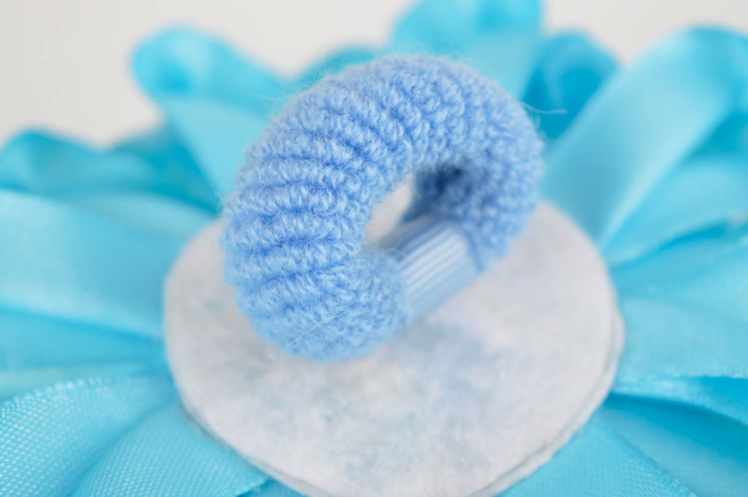 Детская резинка ручной работы аксессуар для волос резинка из лент цветок фото 4