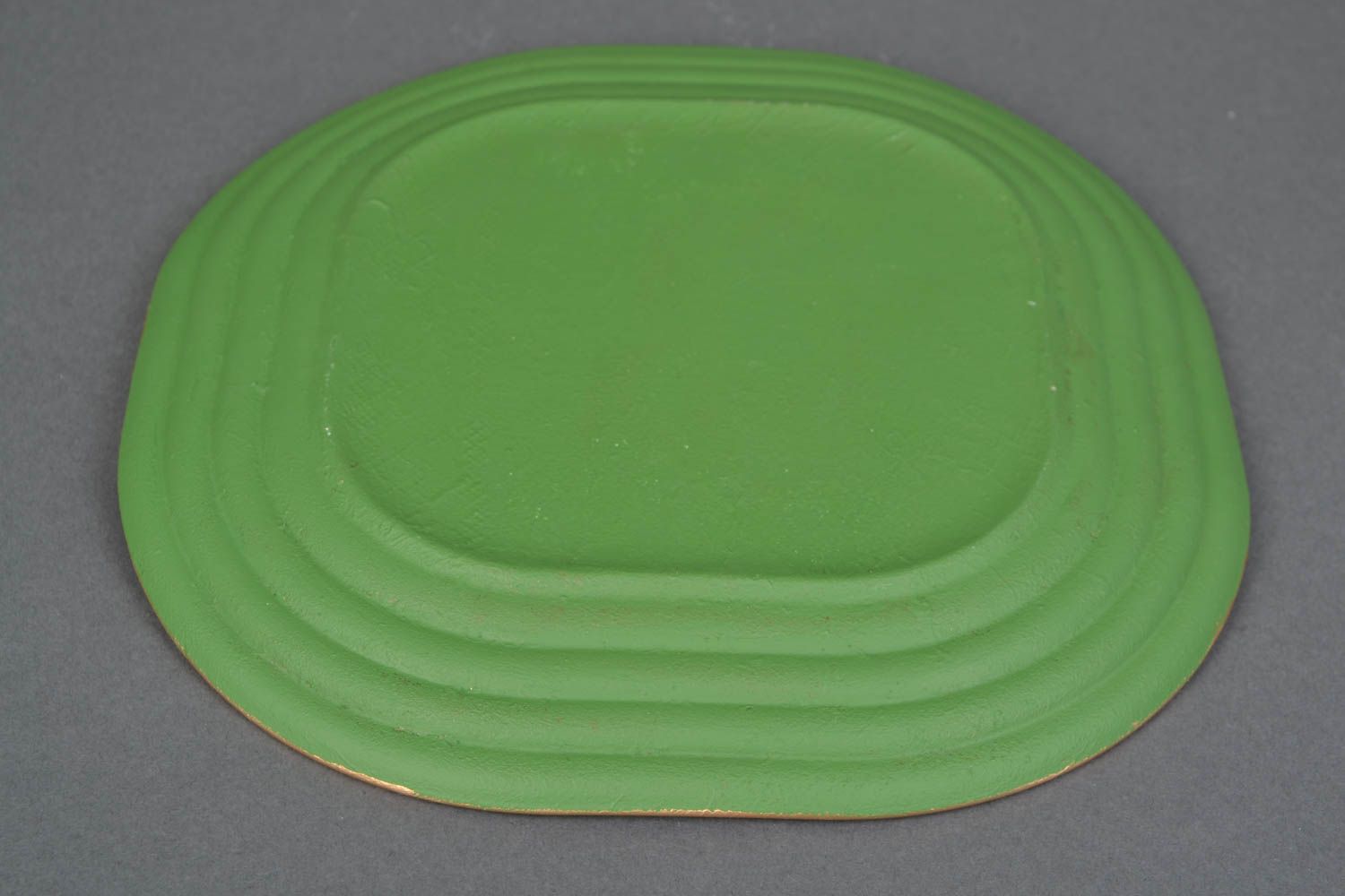 Керамическая тарелка в технике декупаж Мак фото 5