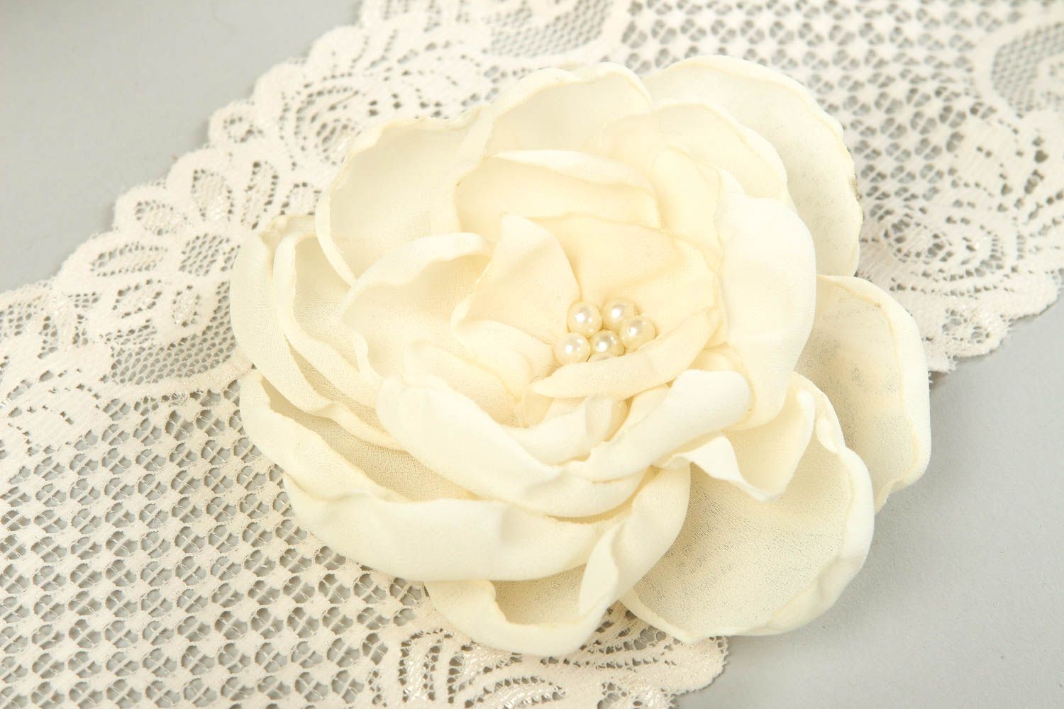 Broche fleur blanche Broche faite main textile grande Accessoire femme photo 1