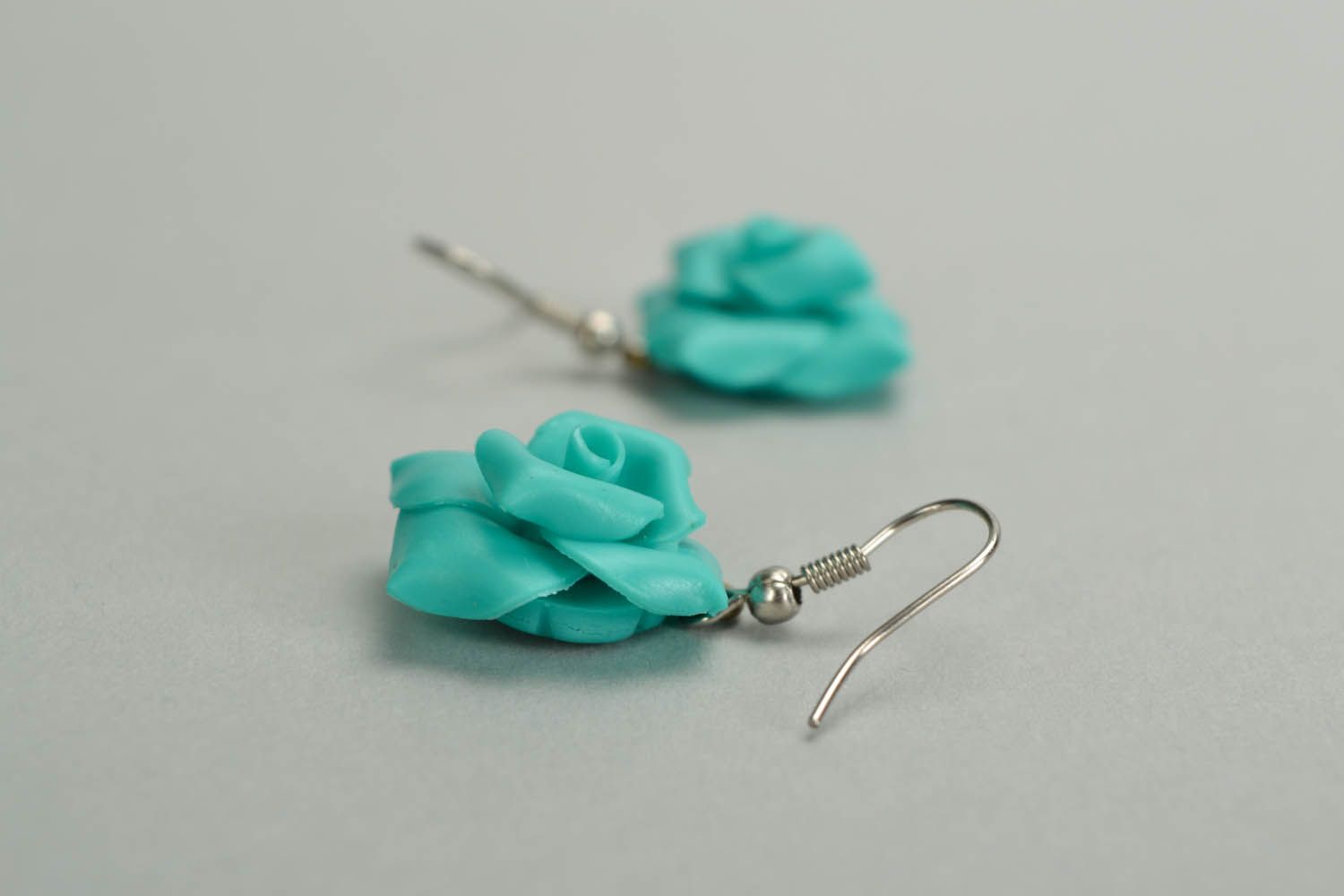 Boucles d'oreilles en pâte polymère Roses turquoises photo 4