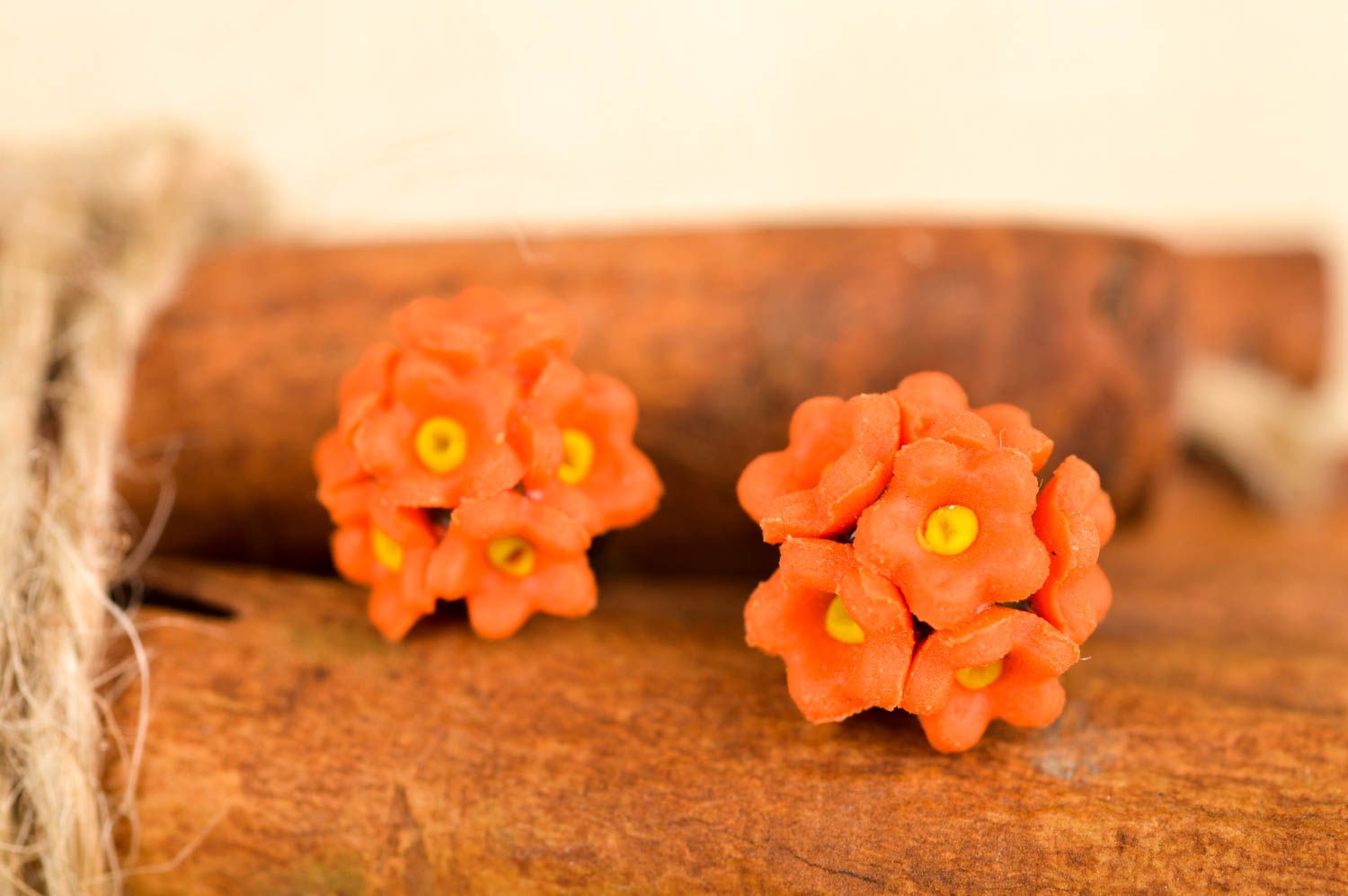 Boucles d'oreilles puces Bijou fait main fleurs orange Cadeau femme sympas photo 1