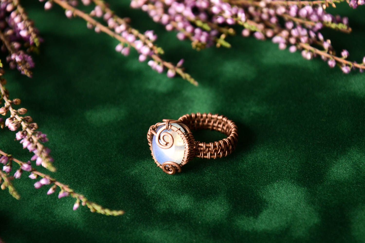 Красивое кольцо ручной работы необычное кольцо с лунным камнем женское кольцо фото 1