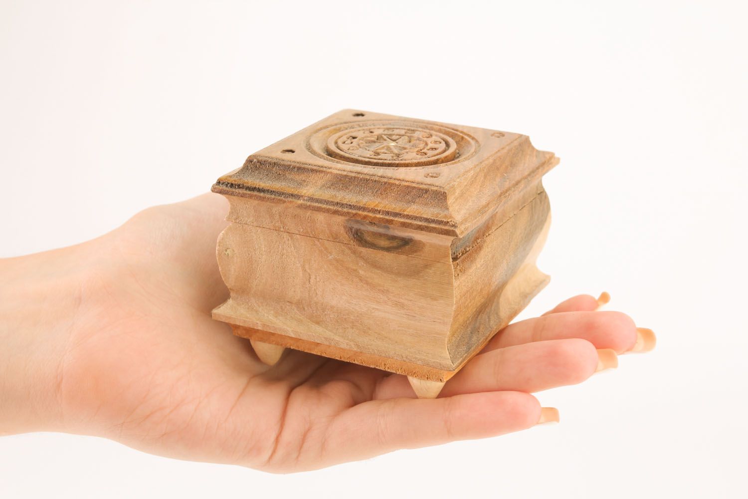Boîte à bijoux en bois sculpté à la main photo 4