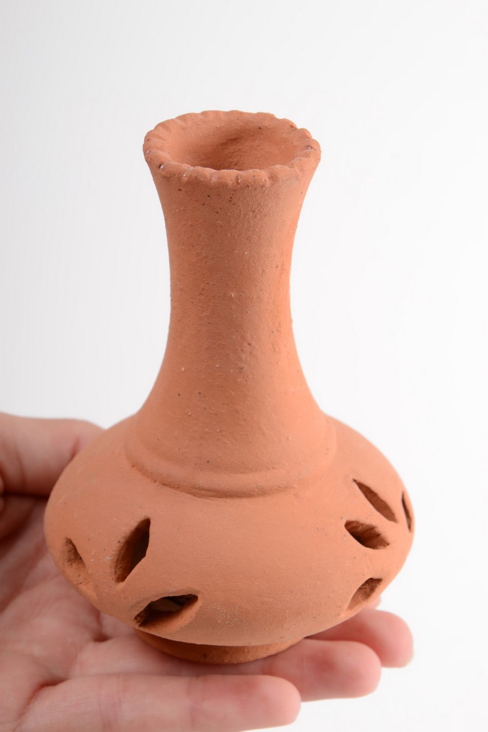 Bougeoir en terre cuite fait main marron ajouré petit en forme de vase photo 5