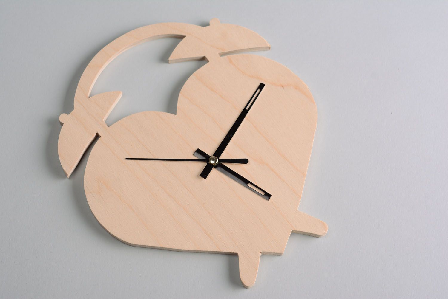 Plywood blank clock in the shape of heart photo 1