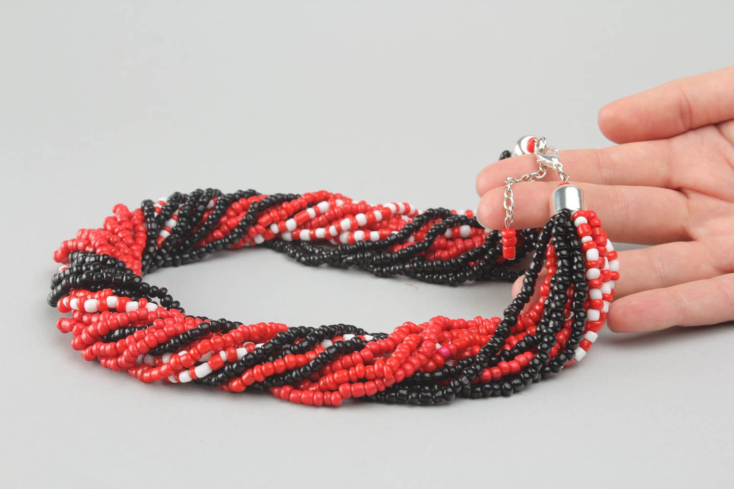 Collier rouge et noir en perles de rocaille chinoises fait main photo 4