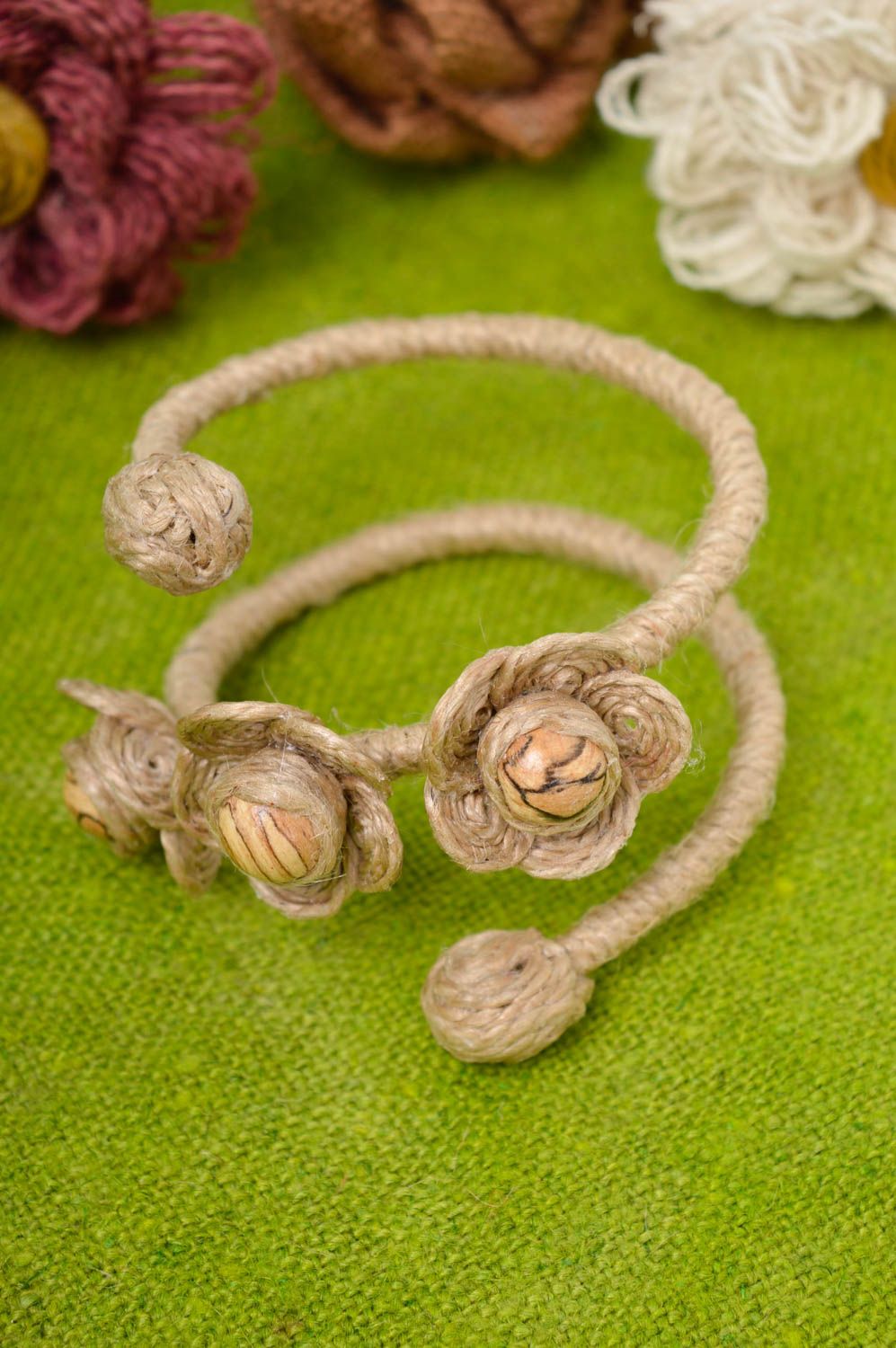 Bracelet avec fleurs Bijou fait main beige en ficelle Cadeau pour femme photo 1
