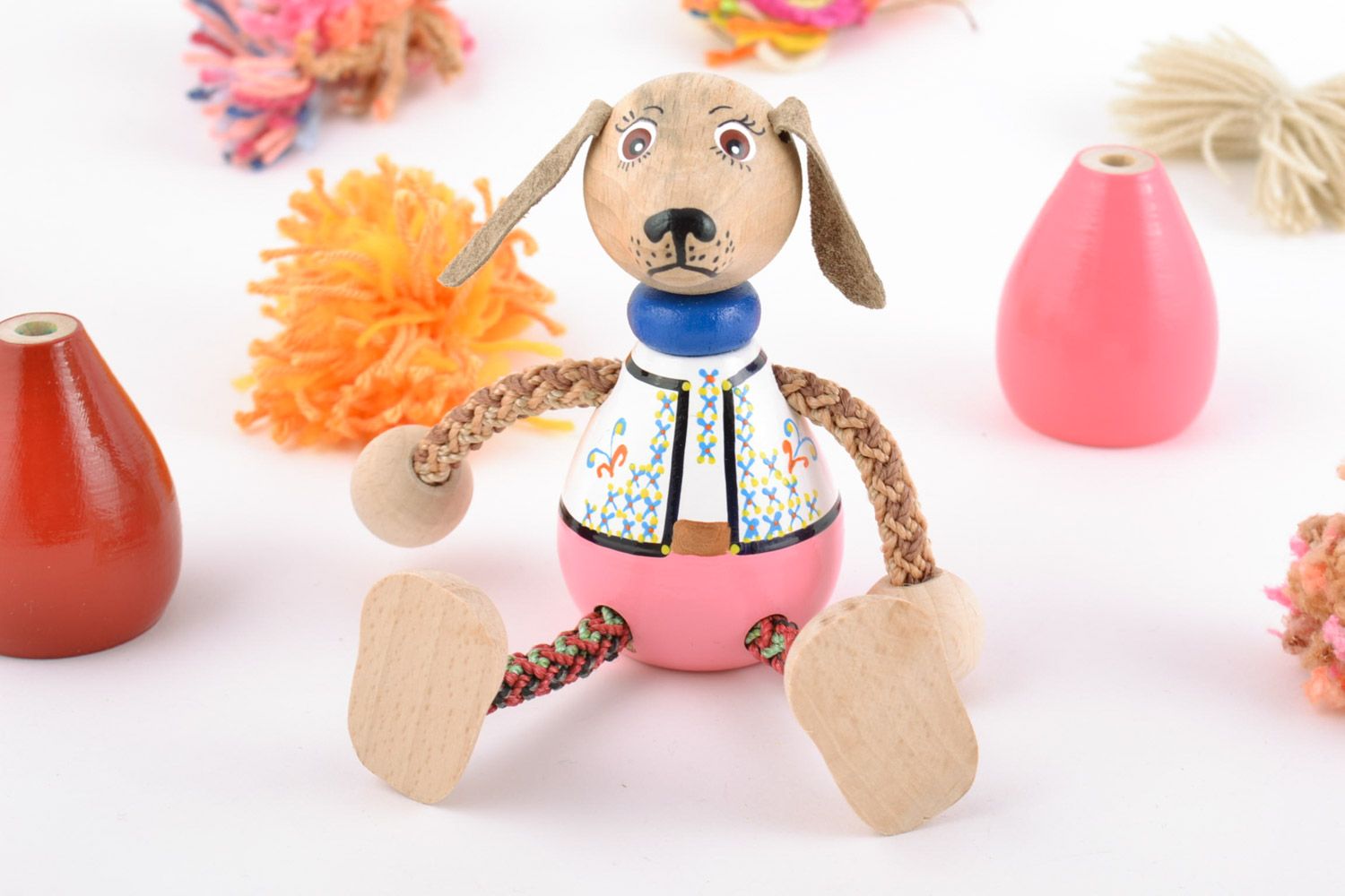 Jouet en bois écologique chien fait main de créateur peint pour enfant photo 1