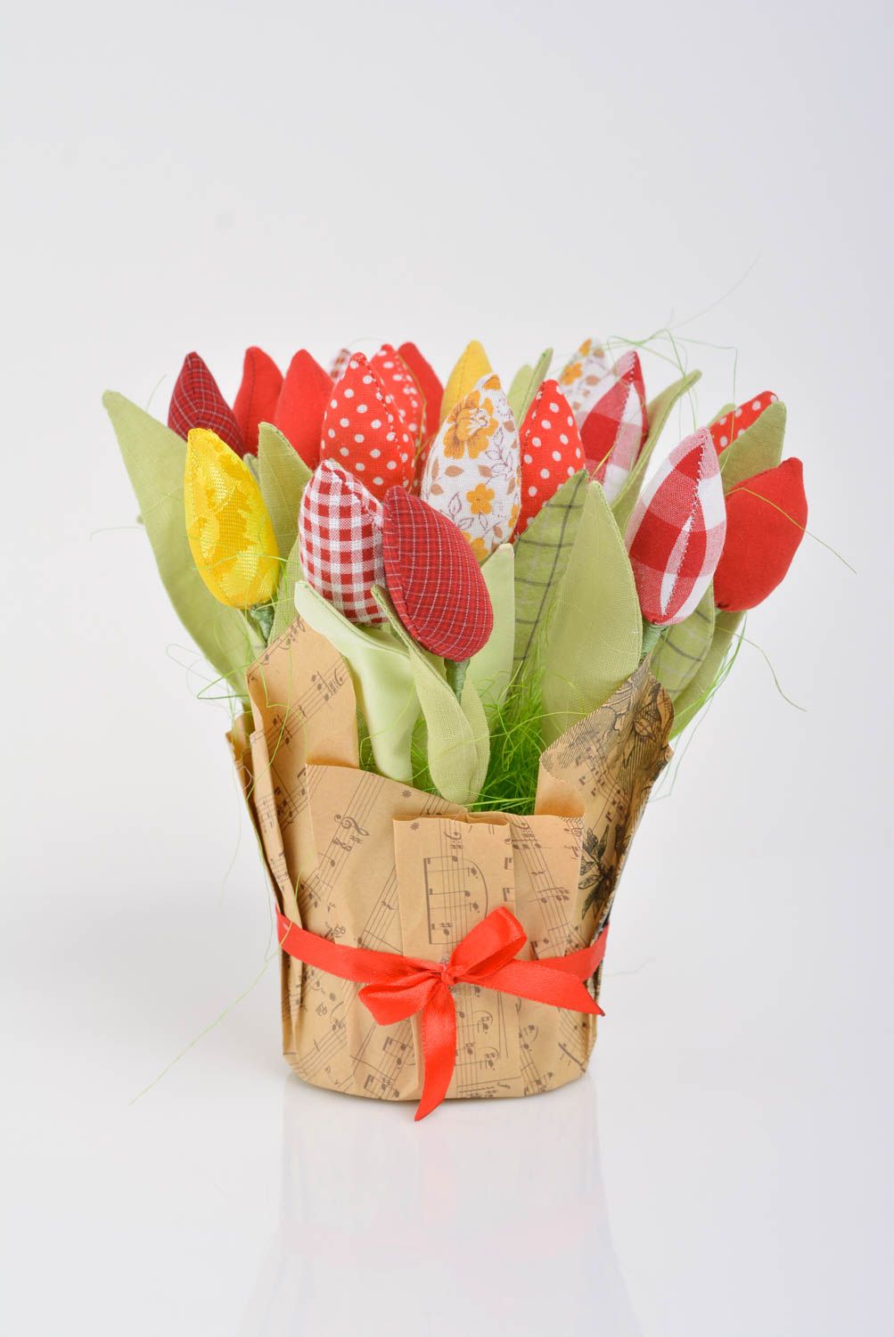Bouquet de tulipes artificielles en tissu multicolores fait main décoratif photo 1