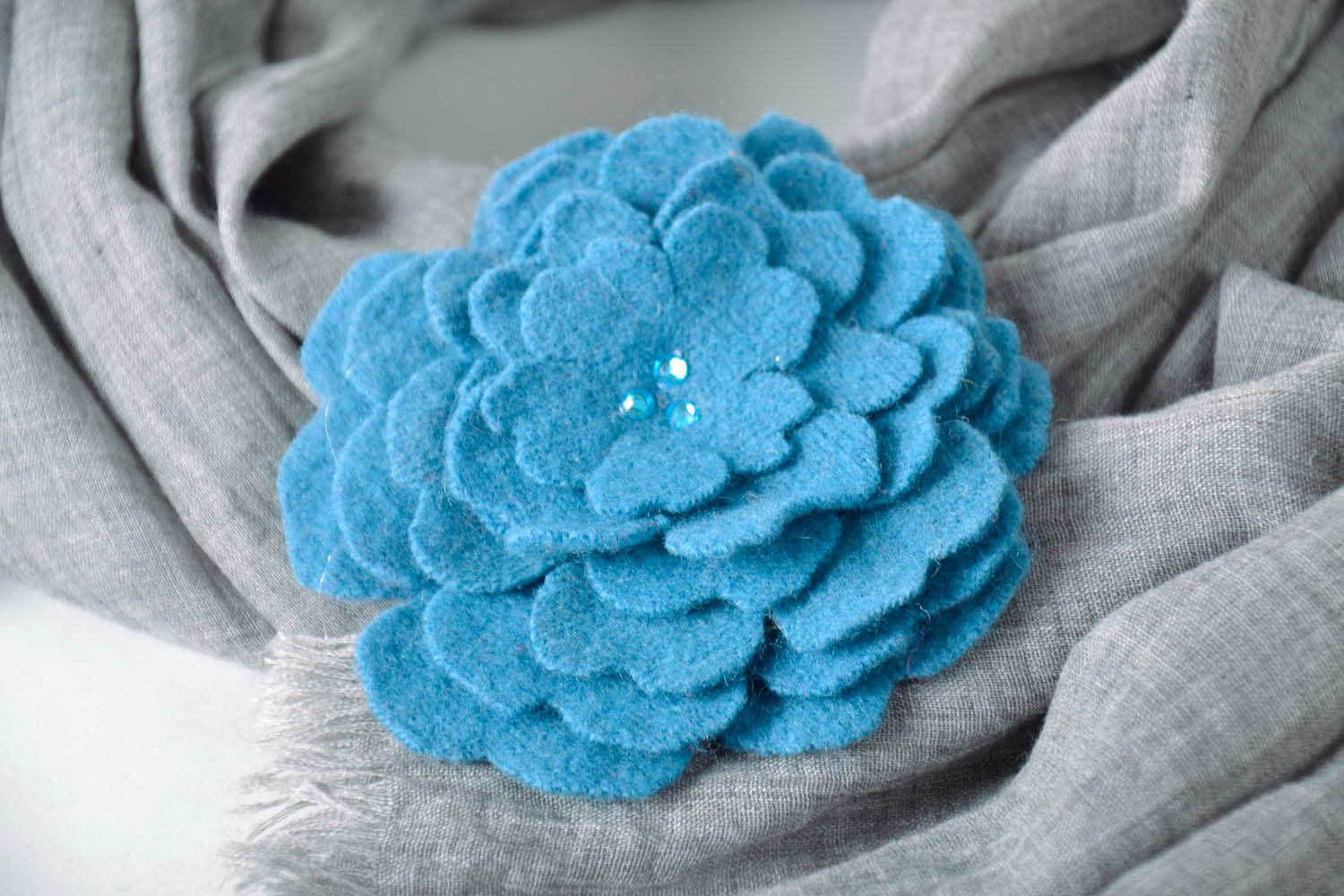 Grande broche fleur en laine Fleur bleue photo 1