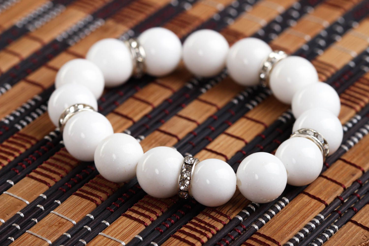 Bracelet en pierres Bijou fait main Accessoire mode Cadeau femme blanc photo 1