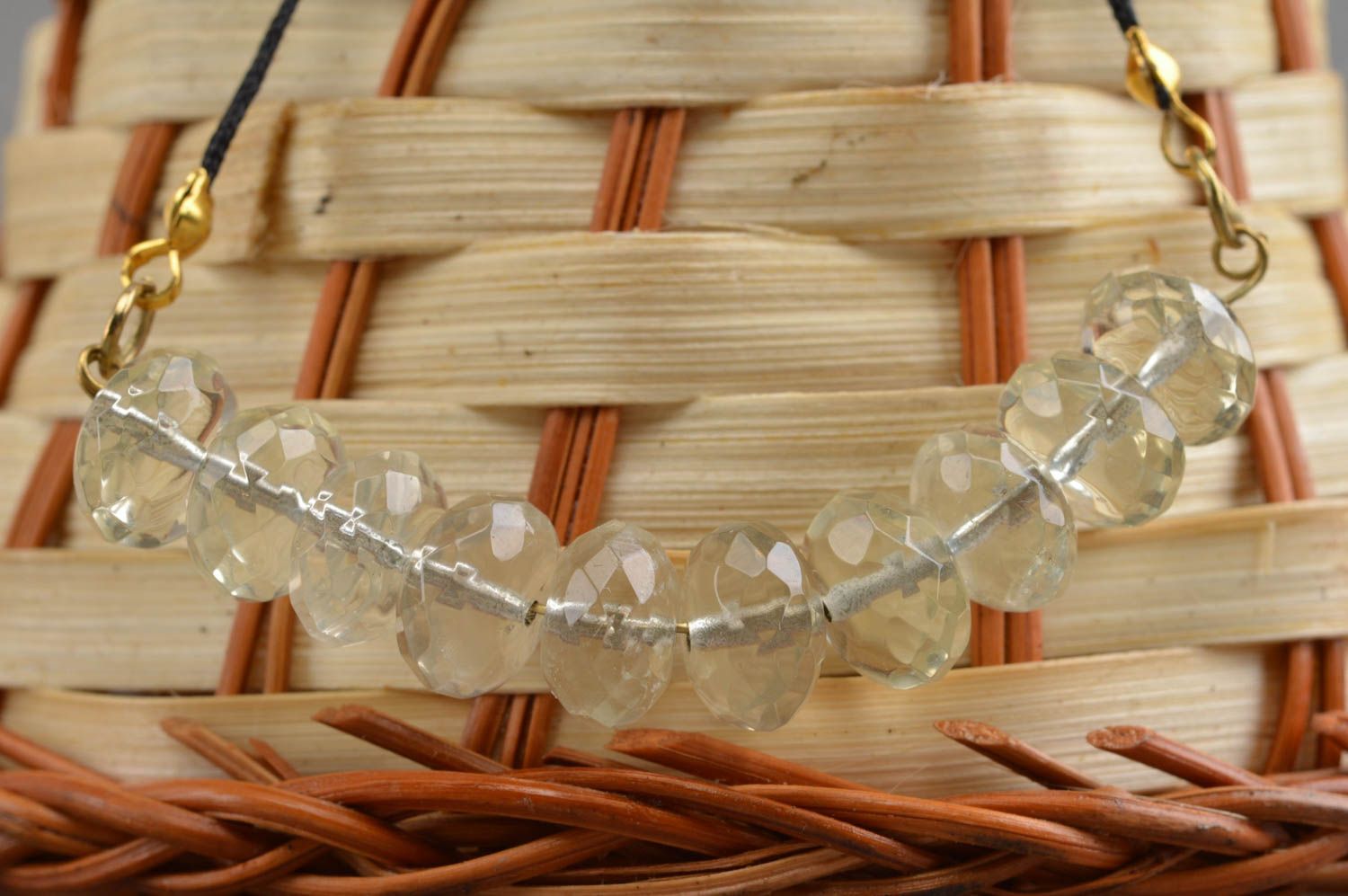 Collier de perles à facettes transparentes en quartz sur cordon fin fait main photo 1