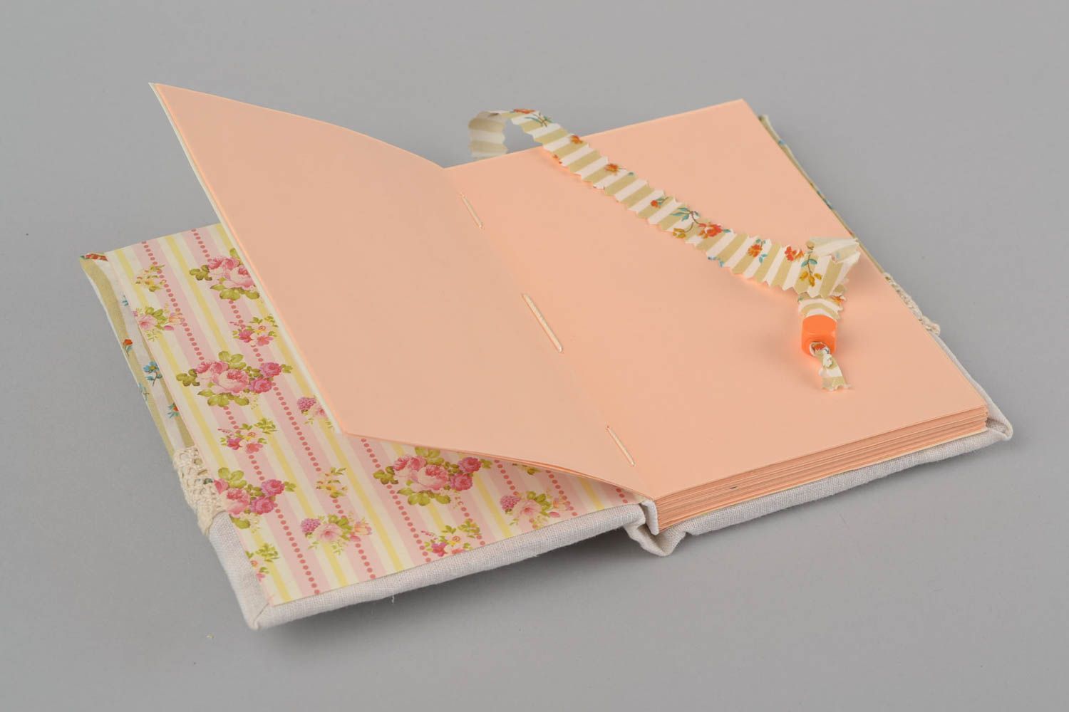 Schönes künstlerisches Notizbuch aus Textil mit Lesezeichen handmade 60 Blätter  foto 5
