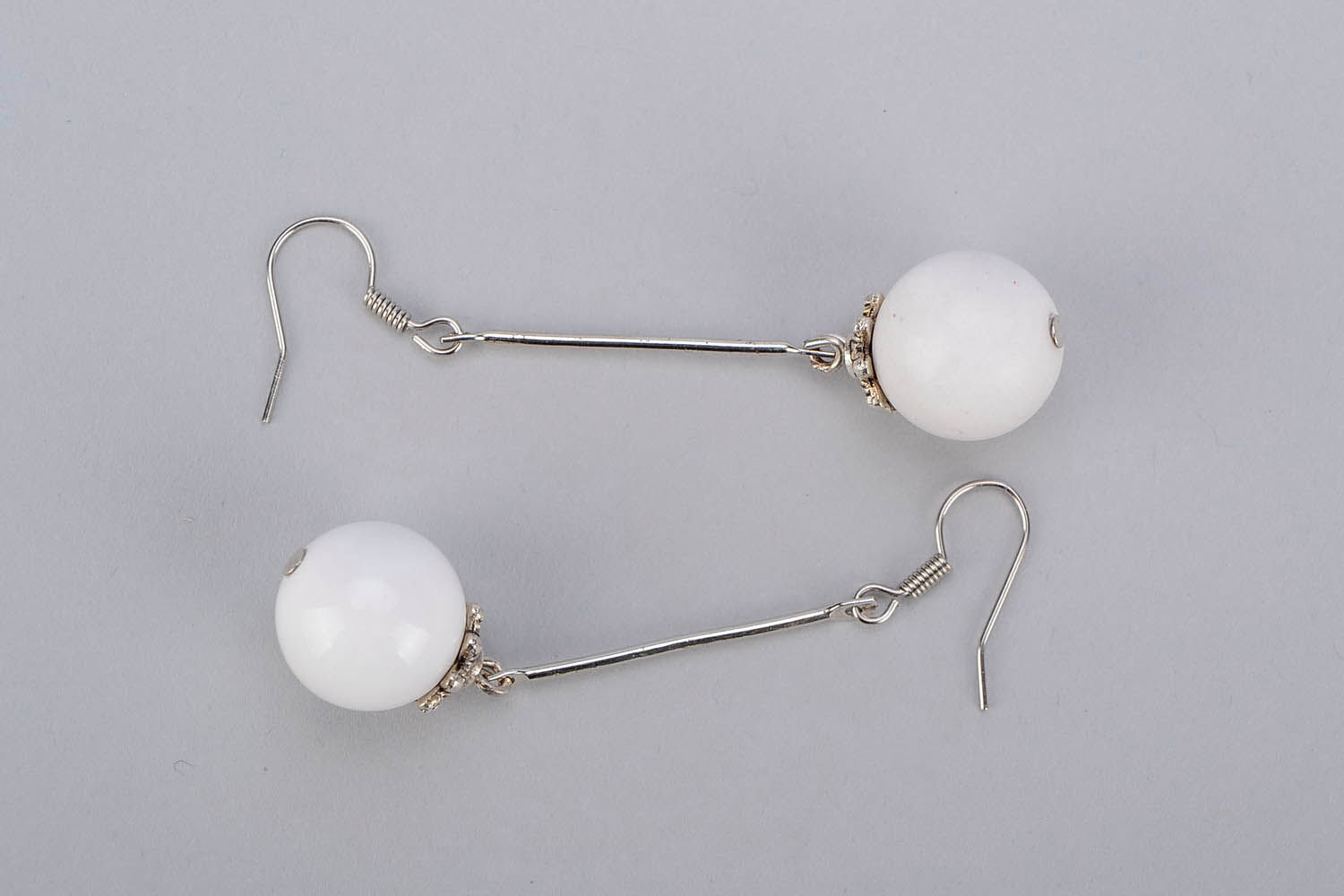 Earrings with white agate photo 2