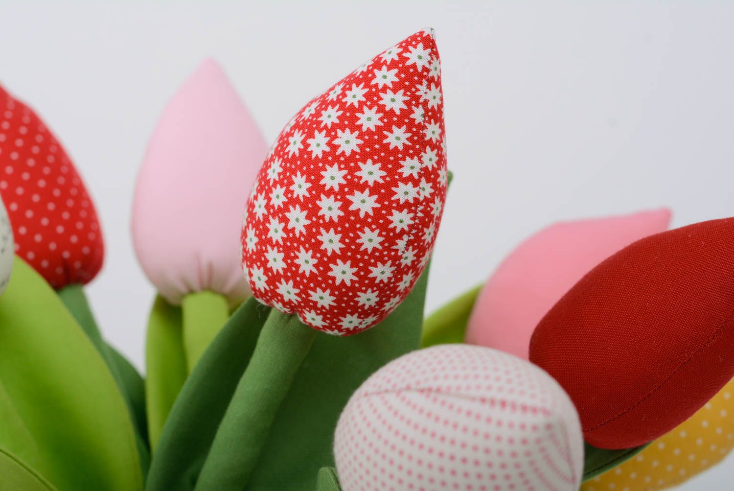 Симпатичный тканевый тюльпан декоративный цветок для подарка красный хенд мэйд фото 3
