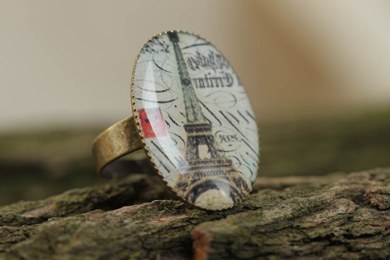Handcrafted vintage ring made of glass glaze with a picture of Eiffel tower photo 1
