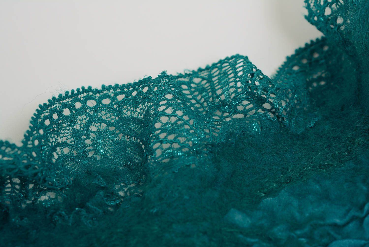 Blauer Schal aus Wolle stilvoll meergrün mit Seide originell handmade für Frauen foto 4