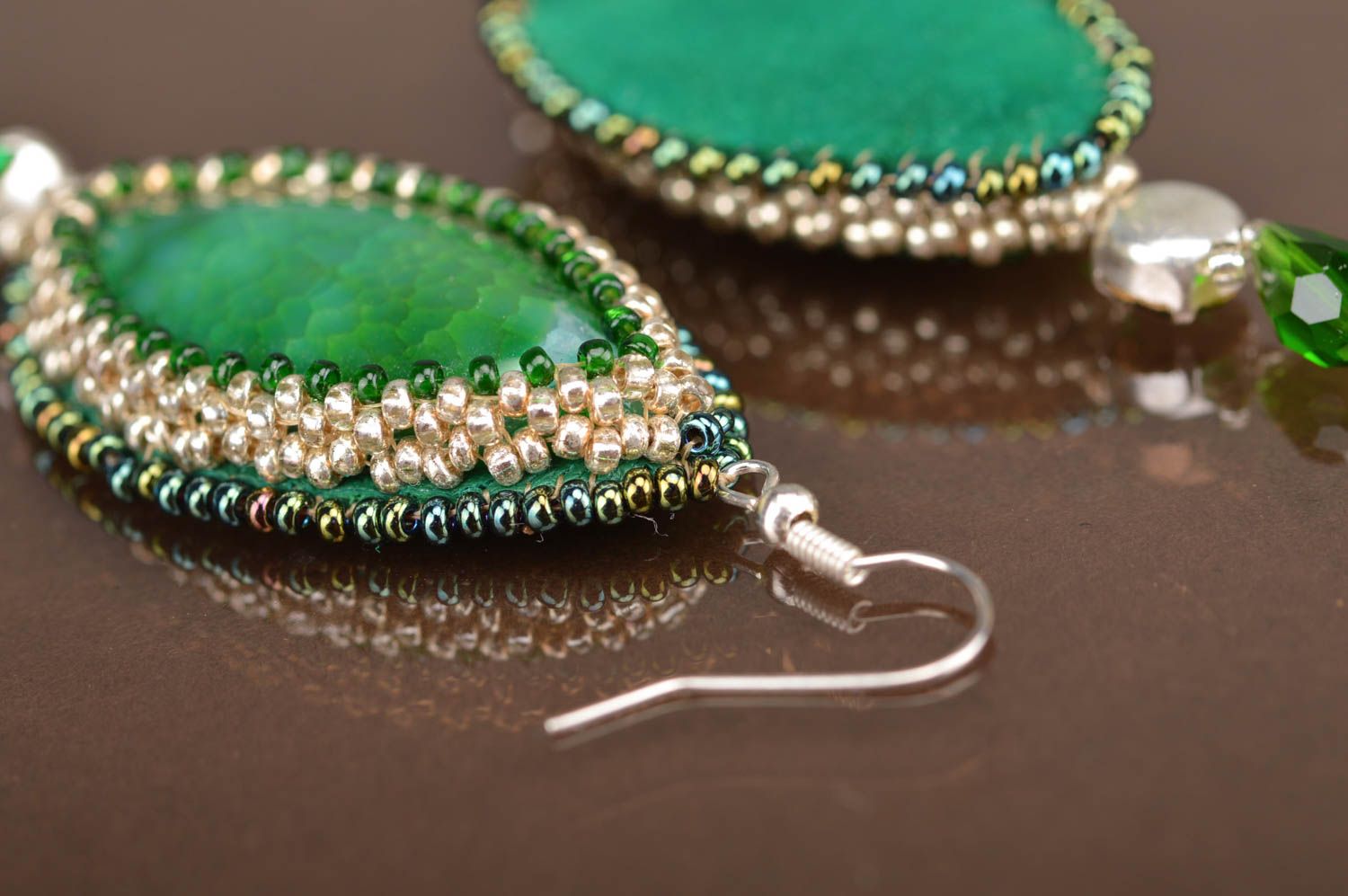 Boucles d'oreilles en perles de rocaille et agate verte faites main originales photo 4