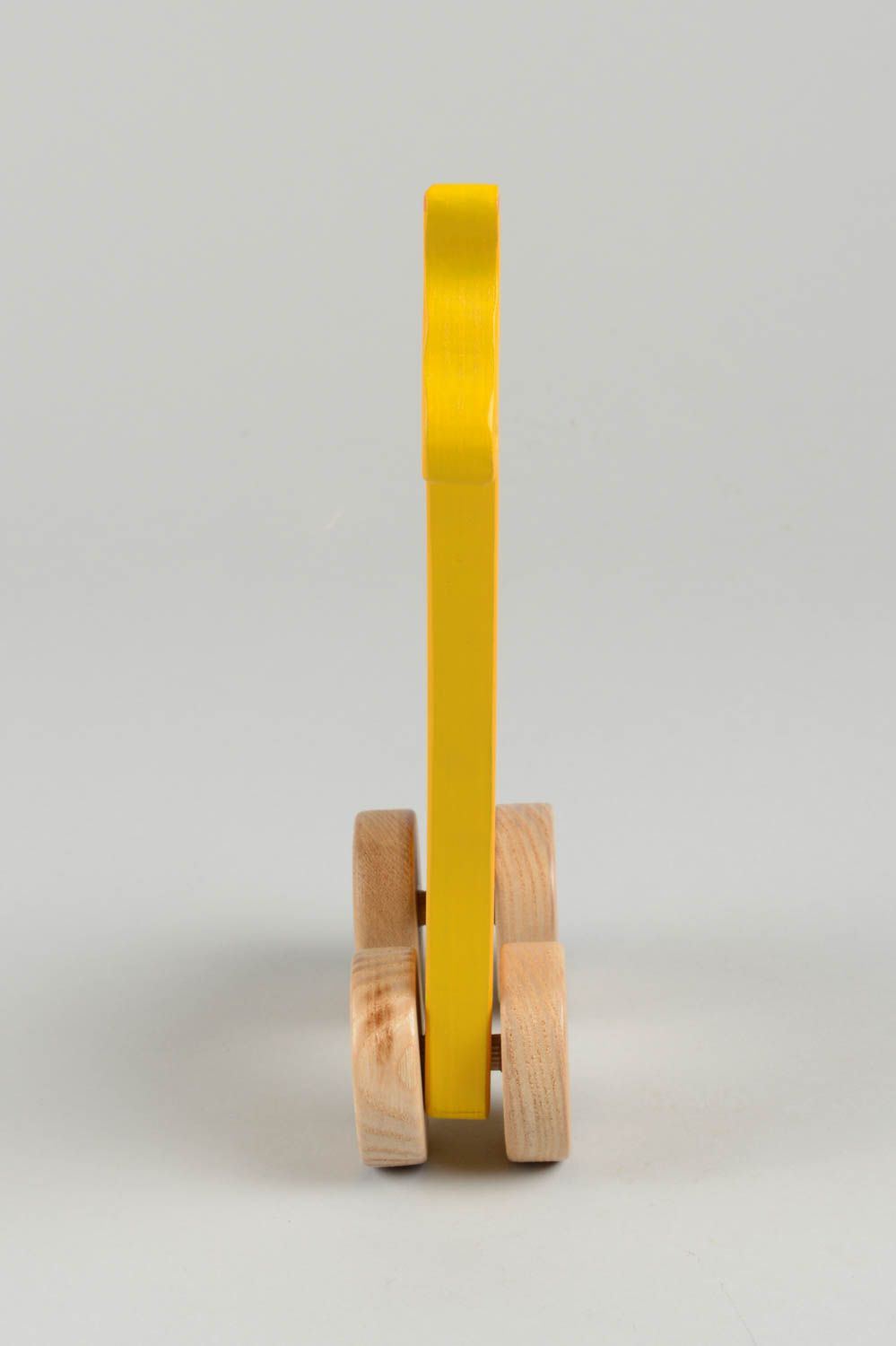 Juguete artesanal jirafa amarilla juguete de madera regalo para niño con ruedas foto 5