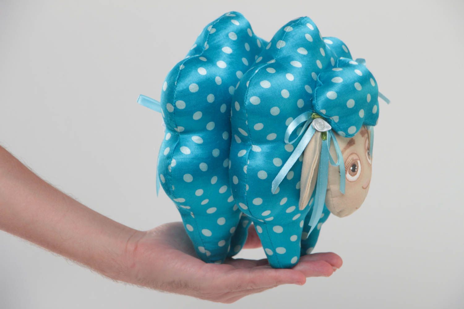 Мягкая игрушка овечка из ткани ручной работы детская красивая голубая в горох фото 5