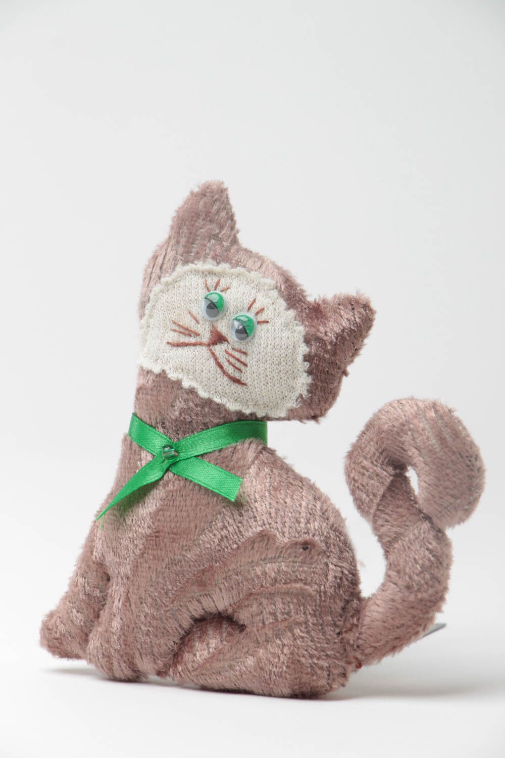 Juguete de peluche hecho a mano de lana para niños gato bonito con cinta  foto 2