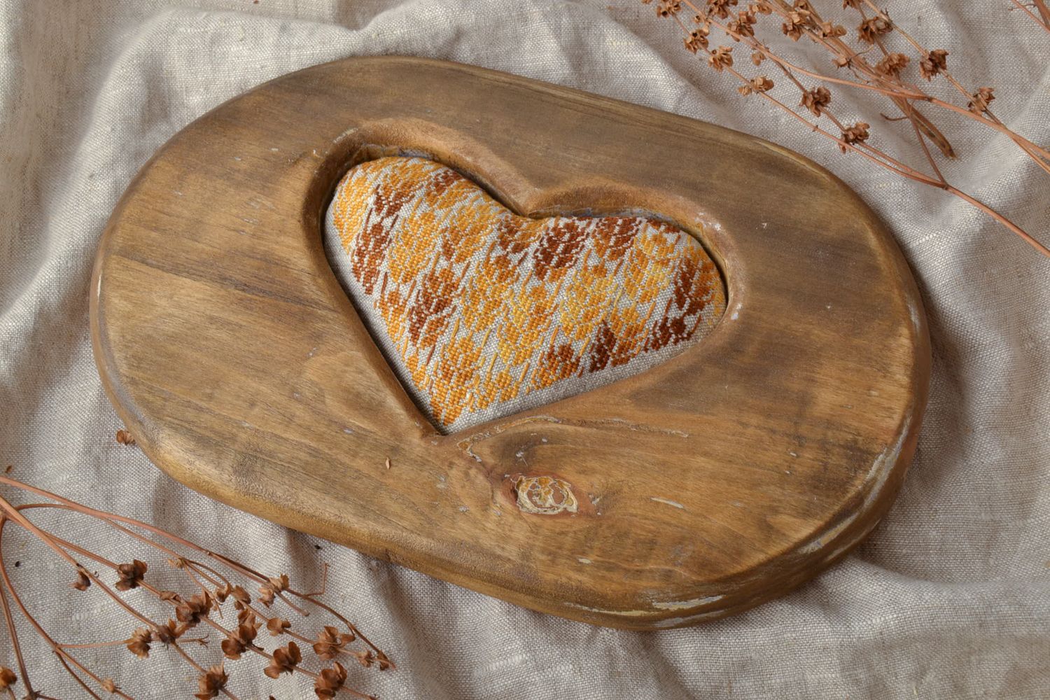 Décoration murale en bois de pin ovale avec coeur mou à motif faite main photo 5