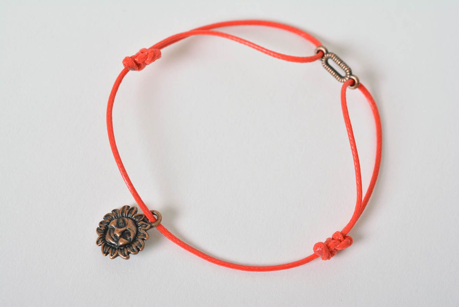 Bracelet cordon rouge Bijou fait main fin original avec soleil Cadeau femme photo 5