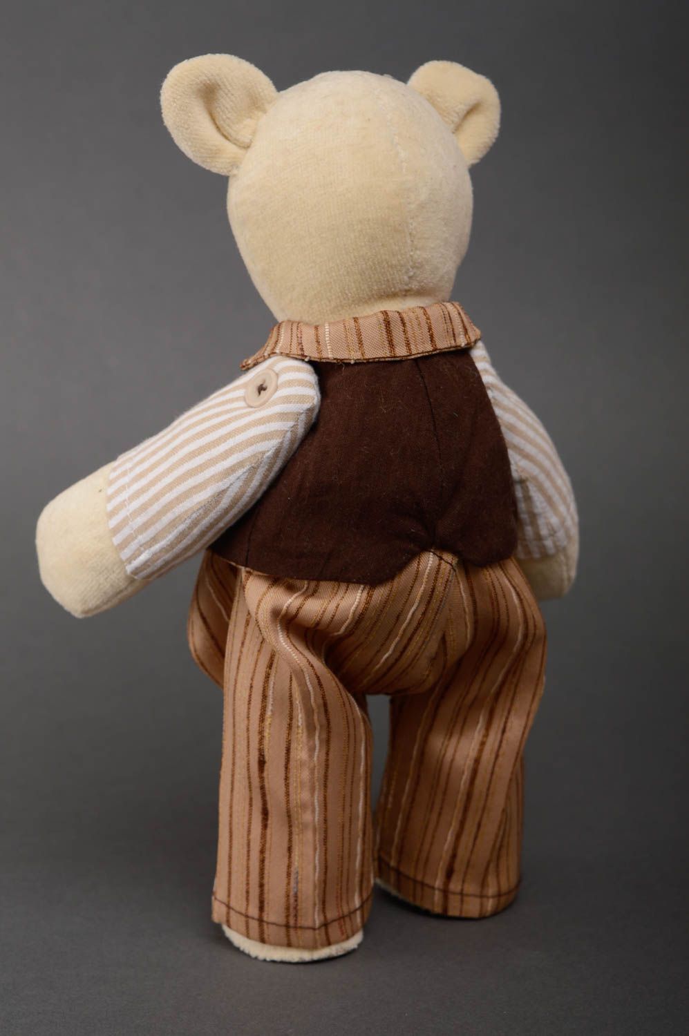 Jouet en tissu nounours en coton beige en costume fait main décoration photo 4