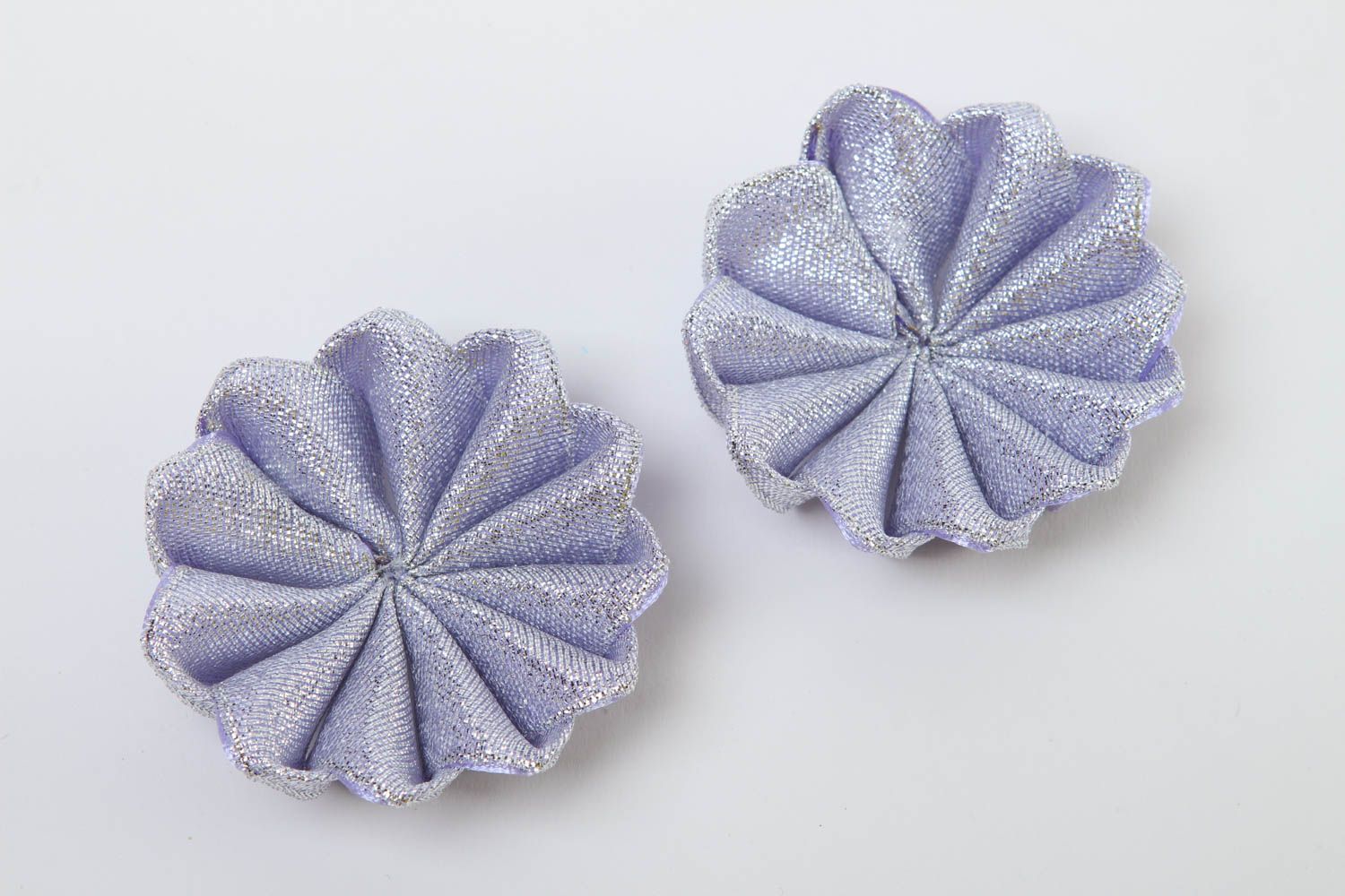 Componentes de bisutería hechos a mano regalo original flores de cintas lilas foto 4
