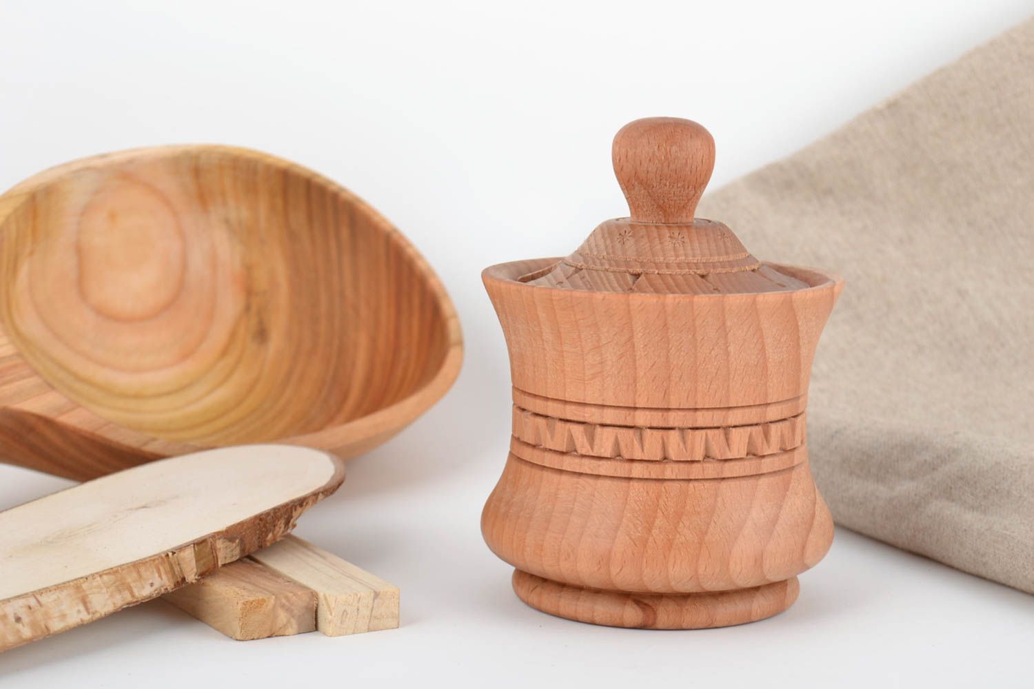Petit pot de cuisine en bois avec couvercle fait main sculpté original 20 cl photo 1