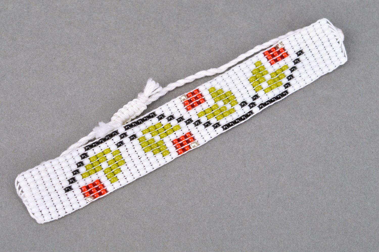 Bracelet blanc en perles de rocaille ornementé fait main avec lacets pour femme photo 5