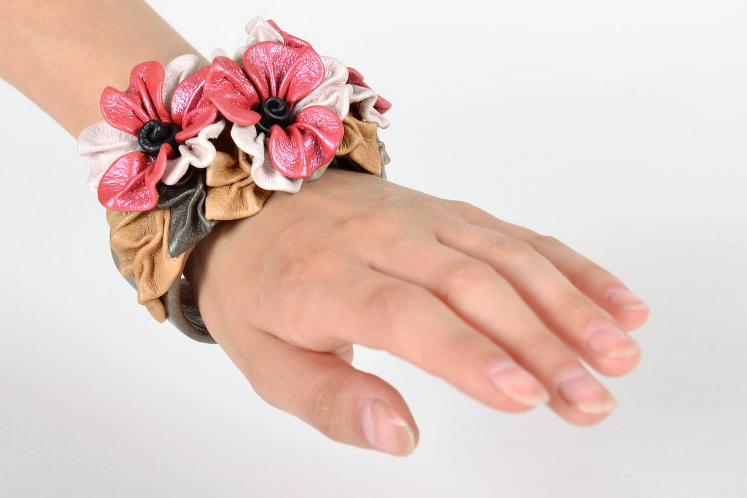 Bracelet en cuir aux fleurs fait main photo 5