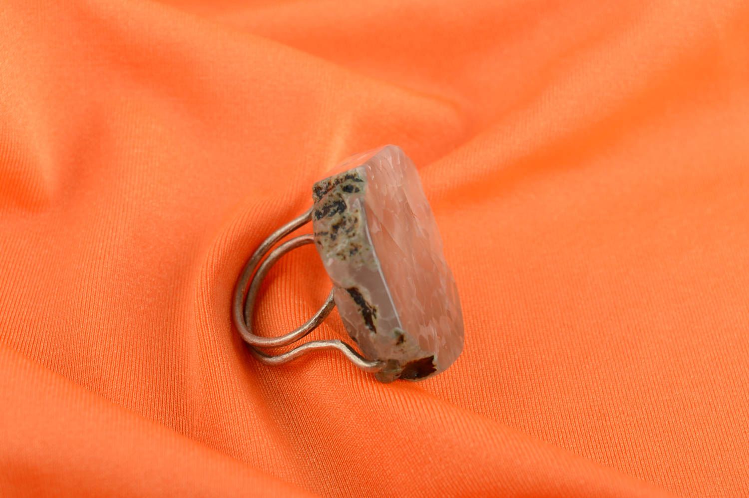 Экстравагантное кольцо из мельхиора с натуральным камнем ручной работы фото 1