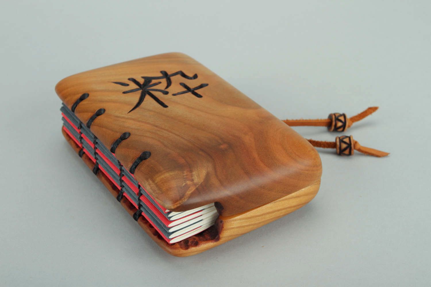 Cuaderno de diseñador con cubierta de madera Pureza foto 2