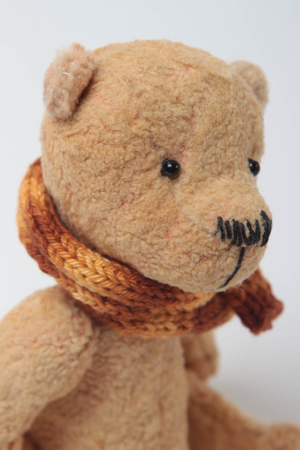 Kuscheltier Bär mit Schal handgemachtes Spielzeug Geschenke für Kinder  foto 3